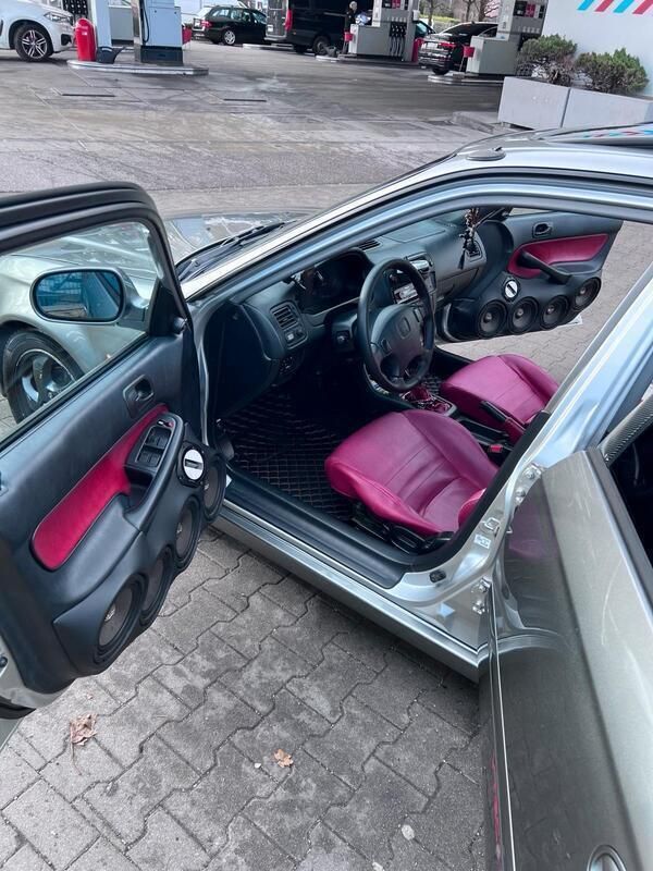 Grau Gebraucht 1997 Honda Civic Limousine | 10.800 € - Bild 1/4