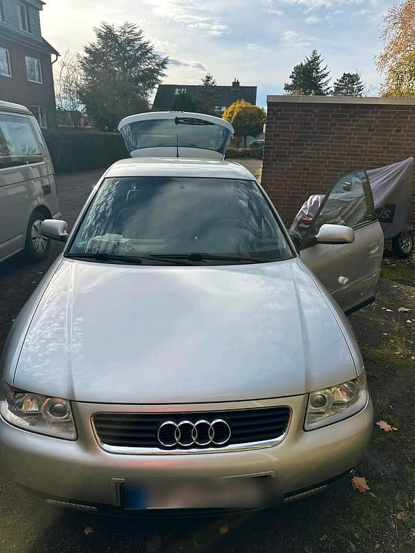 Grau Gebraucht 2002 Audi A3 Limousine | 2.200 € (Teuer) - Bild 1/4