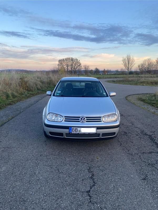 Silber Gebraucht 2001 VW Golf IV Kleinwagen | 600 € (Guter Preis) - Bild 1/4