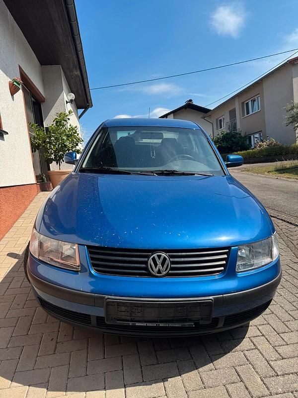Blau Gebraucht 1998 VW Passat Limousine | 500 € (Guter Preis) - Bild 1/4