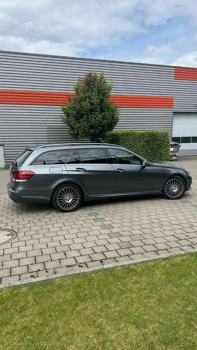 Gebraucht Mercedes E220 Avantgarde 170 PS (125 kW) 2016 Grau Limousine