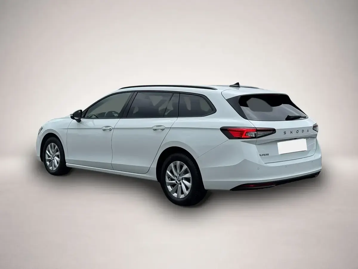 Gebraucht Skoda Superb 150 PS (110 kW) 2024 Weiß Kombi