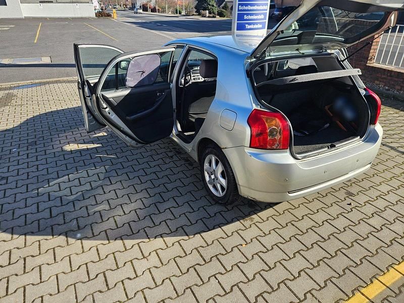 Gebraucht Toyota Corolla 99 PS (72 kW) 2006 Silber Kleinwagen