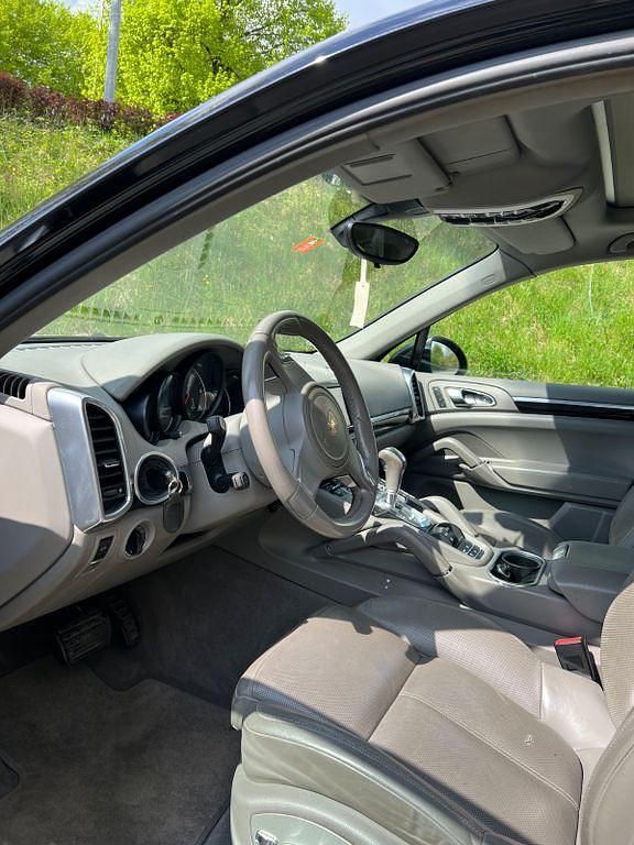 Second-hand Porsche Cayenne 245 CP (180 kW) 2012 Negru SUV