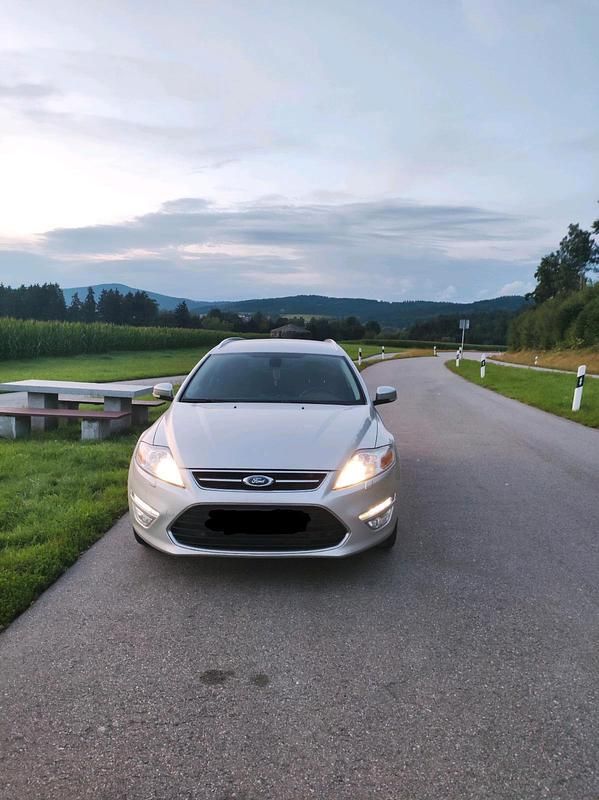 Gelb Gebraucht 2013 Ford Mondeo Kombi | 6.900 € (Teuer) - Bild 1/4