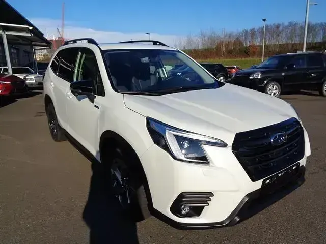 Gebraucht Subaru Forester Platinum 150 PS (110 kW) 2024 Weiß SUV