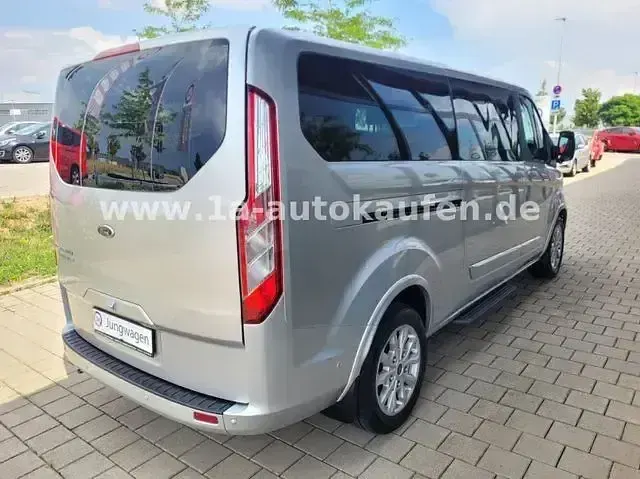 Gebraucht Ford Tourneo Custom Titanium 170 PS (125 kW) 2023 Silber Van