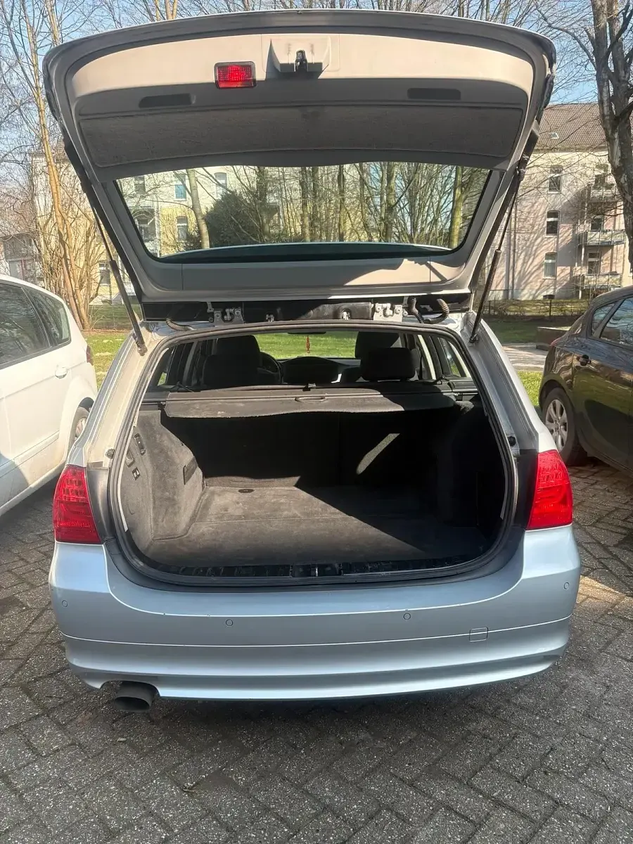 Gebraucht BMW 318 143 PS (105 kW) 2009 Grau Kombi