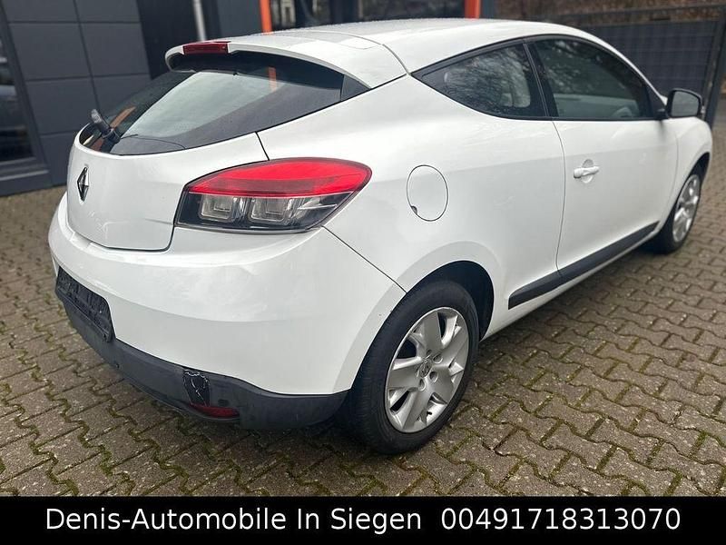 Gebraucht Renault Mégane III 110 PS (80 kW) 2011 Weiß Coupé