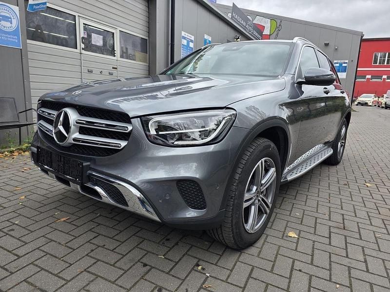 Grau Gebraucht 2022 Mercedes GLC300e SUV | 34.950 € (Guter Preis) - Bild 1/4