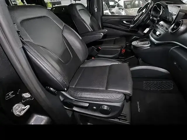 Gebraucht Mercedes V300 Avantgarde Edition 237 PS (174 kW) 2022 Graphitgrau metallic Van / Kleinbus