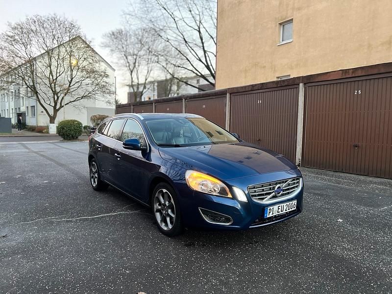 Gebraucht Volvo V60 Ocean Race 119 PS (87 kW) 2013 Blau Kombi