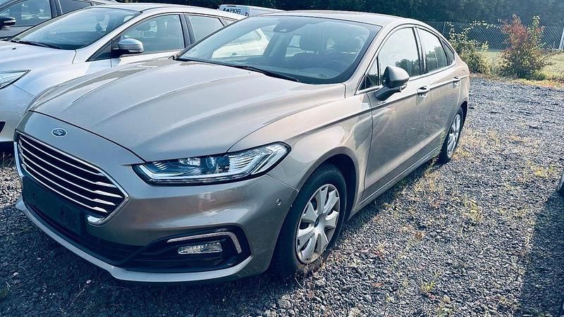 Silber Gebraucht 2019 Ford Mondeo Titanium Limousine | 10.990 € (Fairer Preis) - Bild 1/4