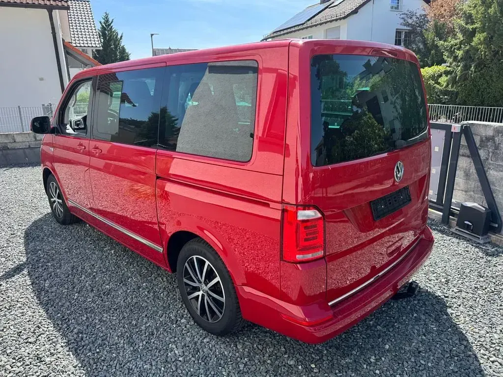 Gebraucht VW Multivan 204 PS (150 kW) 2016 Rot Van / Kleinbus