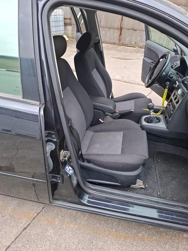 Gebraucht Ford Mondeo 125 PS (91 kW) 2003 Schwarz Kombi