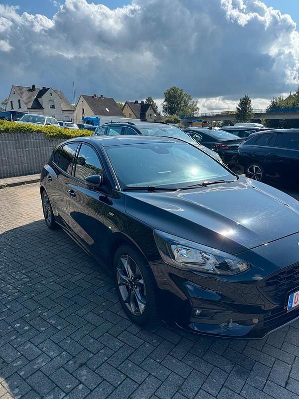 Gebraucht Ford Focus ST-Line 125 PS (91 kW) 2019 Schwarz Limousine