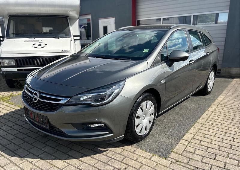 Grau Gebraucht 2017 Opel Astra Kombi | 7.390 € (Fairer Preis) - Bild 1/4