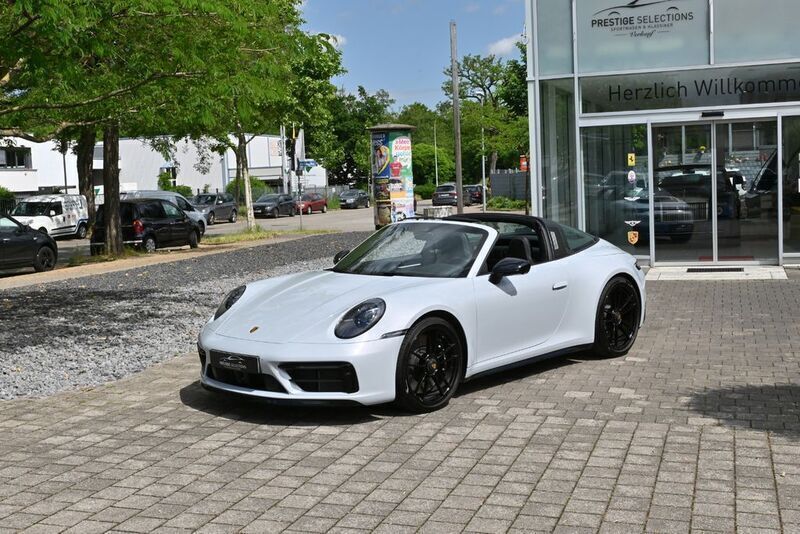Grau Gebraucht 2024 Porsche 992 Cabrio | 182.900 € (Etwas zu teuer) - Bild 1/4