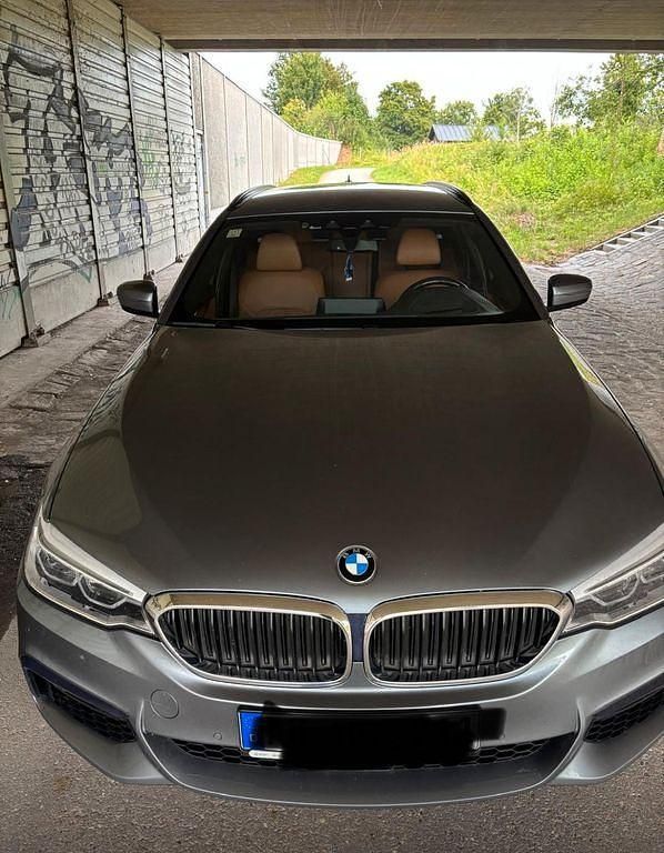 Grau Gebraucht 2018 BMW 530 M Sport Kombi | 22.899 € (Fairer Preis) - Bild 1/4