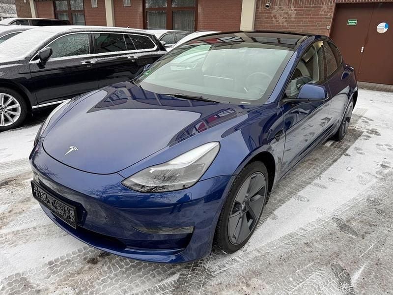 Blau Gebraucht 2021 Tesla Model 3 Limousine | 25.444 € (Fairer Preis) - Bild 1/4