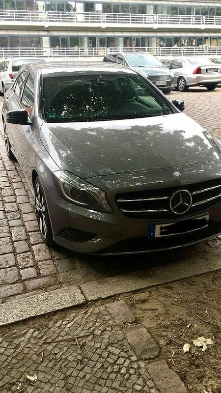 Grau Gebraucht 2014 Mercedes A180 Kleinwagen | 9.200 € (Guter Preis) - Bild 1/2