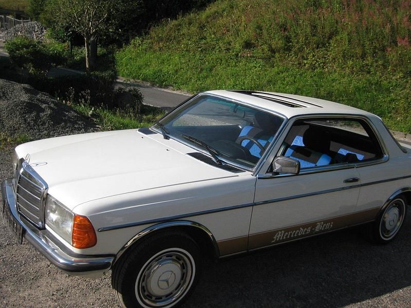 Gebraucht Mercedes 230 136 PS (100 kW) 1982 Weiß Coupé