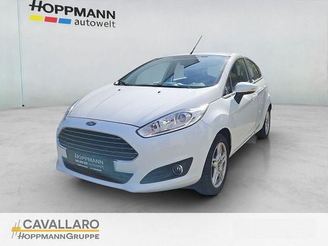 Weiß Gebraucht 2015 Ford Fiesta Titanium Kleinwagen | 6.290 € (Fairer Preis) - Bild 1/4
