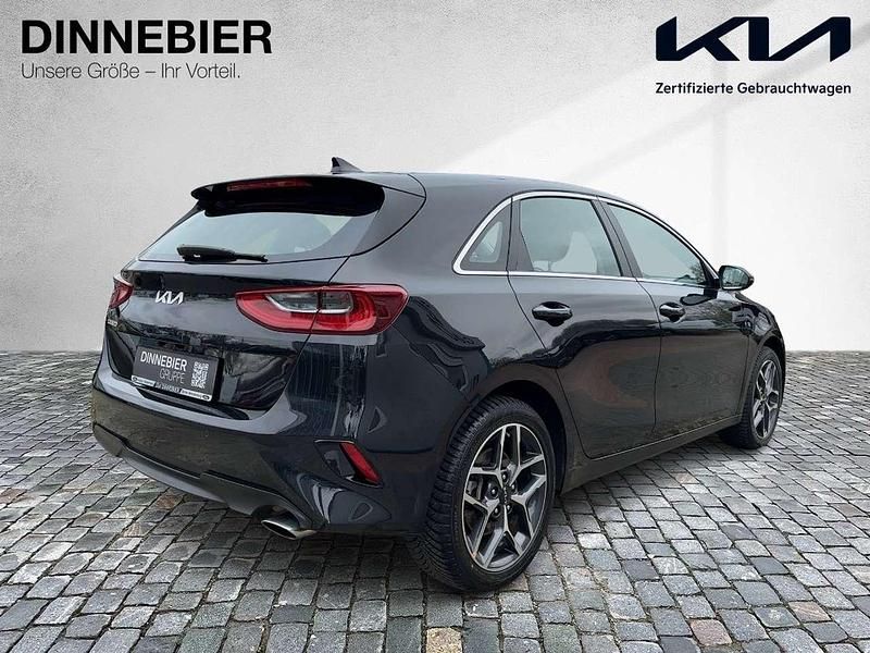 Zilinaschwarz Gebraucht 2023 Kia Ceed Spirit Limousine | 25.790 € (Fairer Preis) - Bild 1/1