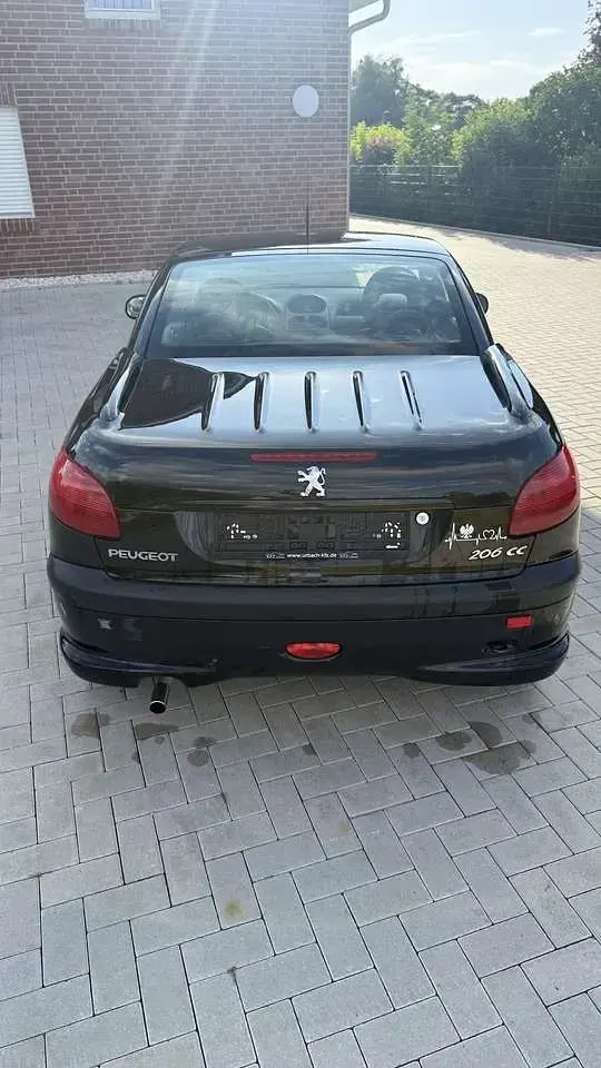 Gebraucht Peugeot 206 CC 109 PS (80 kW) 2002 Schwarz Cabrio