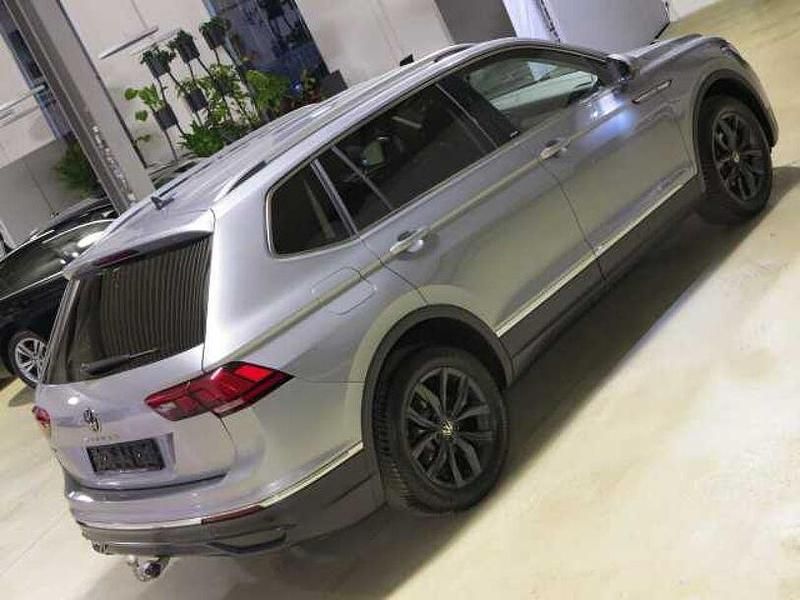 Gebraucht VW Tiguan Allspace Move 150 PS (110 kW) 2024 Pyrite silver (metallic) SUV