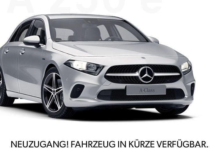 Silber Gebraucht 2021 Mercedes A250 Limousine | 20.990 € (Superpreis) - Bild 1/4