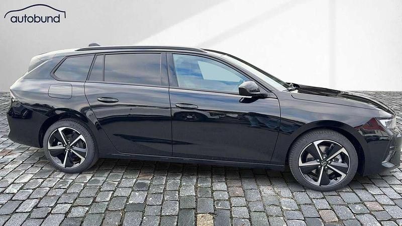 Neu Opel Astra 131 PS (96 kW) 2025 Schwarz / karbonblack Kombi