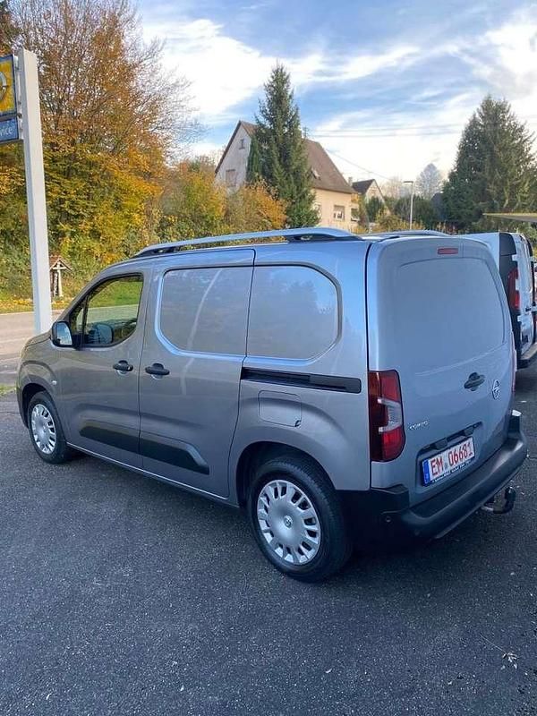 Gebraucht Opel Combo Edition 102 PS (75 kW) 2022 Quarz grau Van / Kleinbus