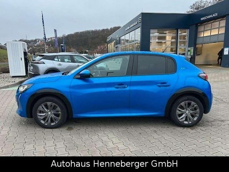 Gebraucht Peugeot e-208 Allure 100 kW (136 PS) 2022 Blau Kleinwagen