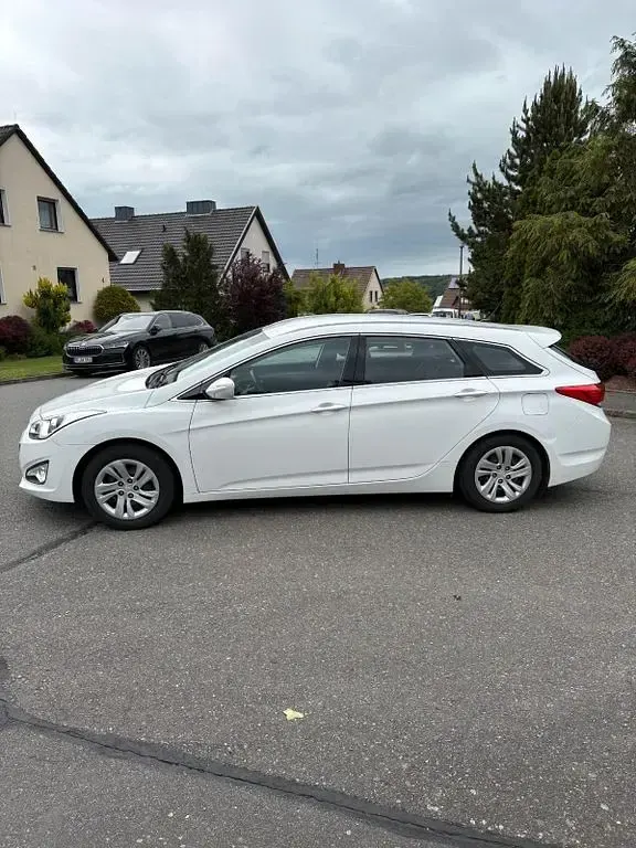 Gebraucht Hyundai i40 Edition 135 PS (99 kW) 2014 Weiß Kombi