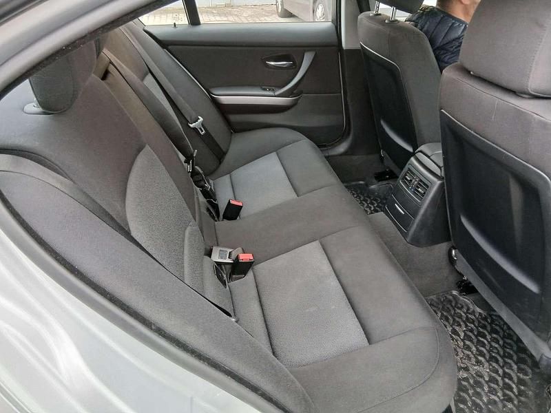 Gebraucht BMW 318 129 PS (94 kW) 2006 Grau Limousine