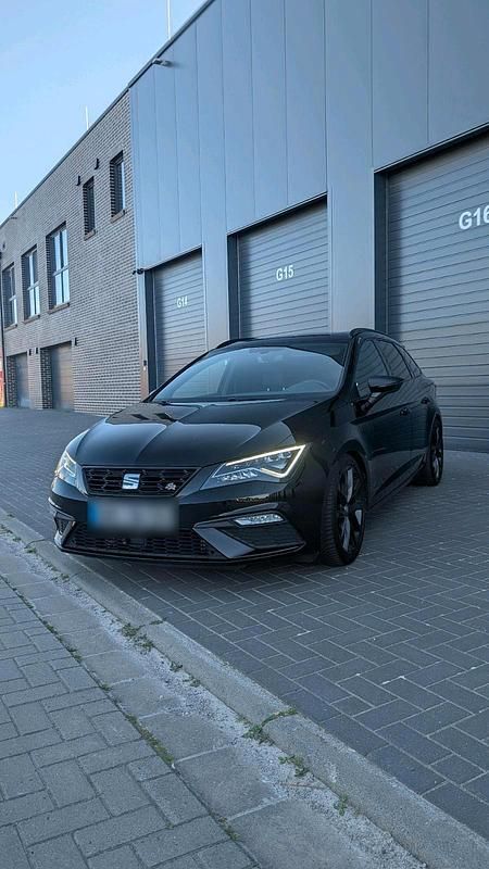 Schwarz Gebraucht 2020 Seat Leon ST Kombi | 13.990 € (Superpreis) - Bild 1/4
