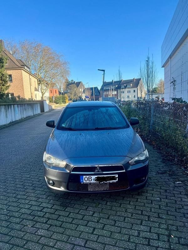 Grau Gebraucht 2011 Mitsubishi Lancer Limousine | 2.100 € (Guter Preis) - Bild 1/4