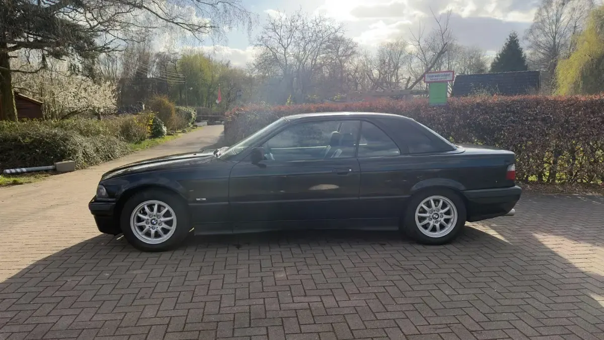 Gebraucht BMW 318 Cabriolet 116 PS (85 kW) 1997 Schwarz Cabrio