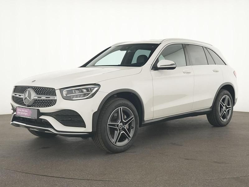 Polarweiss Gebraucht 2022 Mercedes GLC300e AMG line SUV | 36.749 € (Fairer Preis) - Bild 1/4