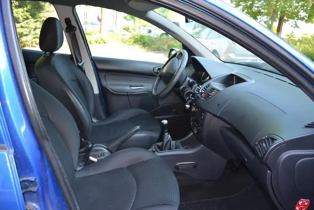 Gebraucht Peugeot 206+ Basis 75 PS (55 kW) 2010 Blau Kleinwagen
