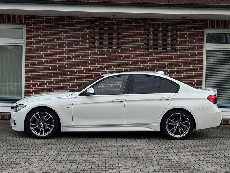 Gebraucht BMW 318 Shadowline 150 PS (110 kW) 2016 Alpinweiss iii Limousine