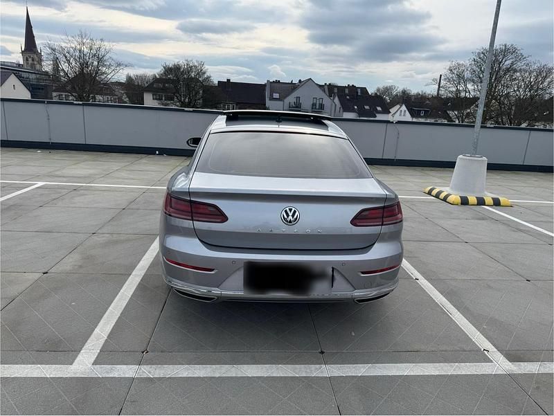 Gebraucht VW Arteon Elegance 190 PS (139 kW) 2018 Silber Kleinwagen