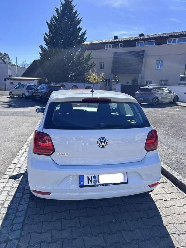 Gebraucht VW Polo Trendline 60 PS (44 kW) 2016 Weiß Kleinwagen