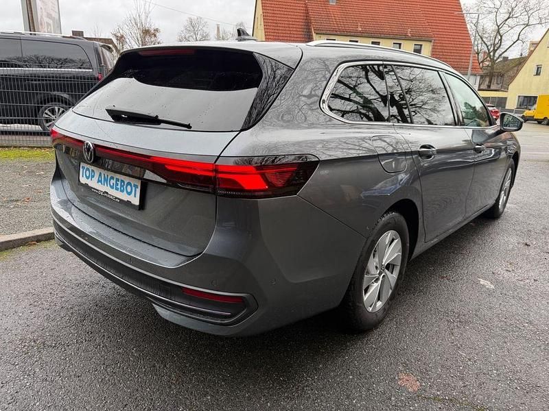 Gebraucht VW Passat 150 PS (110 kW) 2024 Grau Kombi