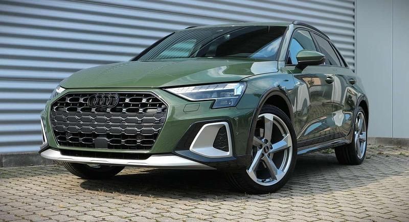 Gebraucht Audi A3 S-Line 150 PS (110 kW) 2024 Distriktgr�n metallic Kombi