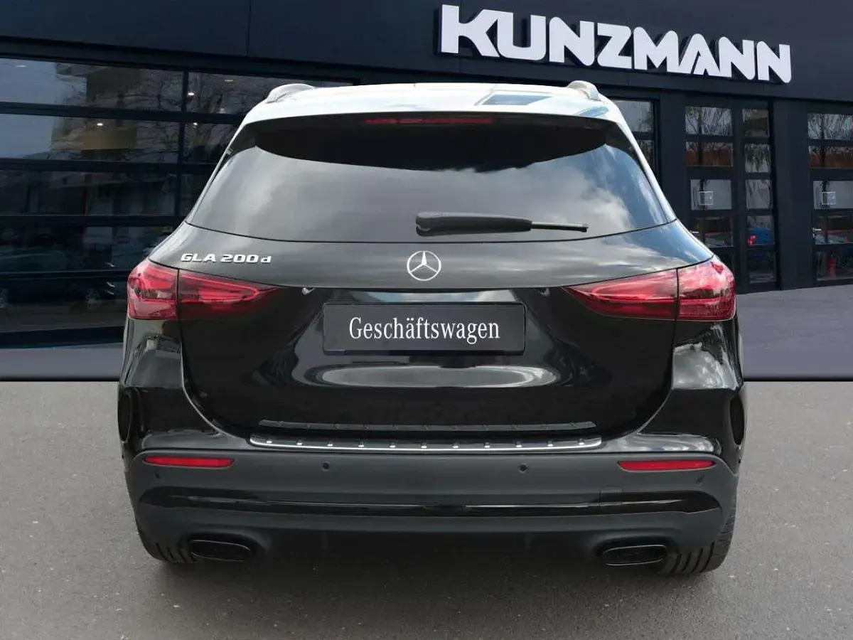Second-hand Mercedes GLA200 AMG 150 CP (110 kW) 2026 Negru SUV