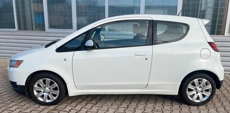Gebraucht Mitsubishi Colt 75 PS (55 kW) 2012 Weiß Kleinwagen