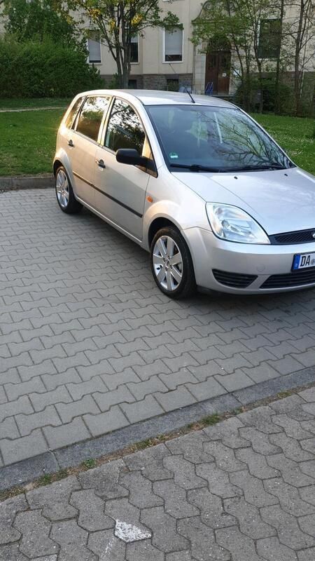 Silber Gebraucht 2005 Ford Fiesta Kleinwagen | 2.700 € (Teuer) - Bild 1/4