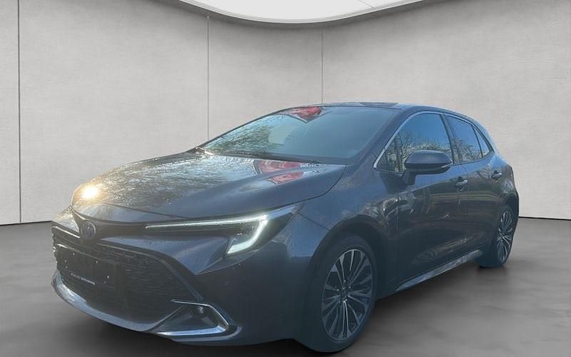 Marlingrau metallic Gebraucht 2023 Toyota Corolla Team Limousine | 21.460 € (Fairer Preis) - Bild 1/4